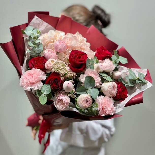 Авторский букет: гортензия | пионовидная роза, артикул F1358497 - 7573 рублей, доставка по городу. Flawery - доставка цветов