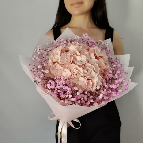 Букет из гортензии и гипсофилы, артикул F1358509 - 3333 рублей, доставка по городу. Flawery - доставка цветов