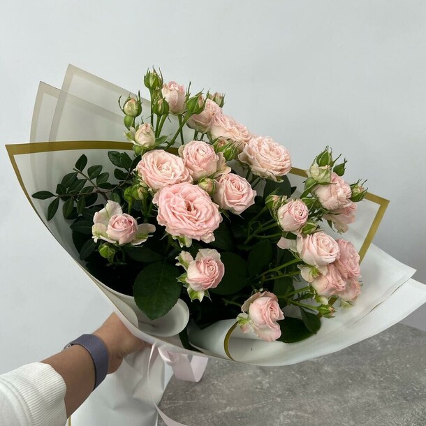 Букет кустовые розы для неё 🤍, артикул F1358558 - 4000 рублей, доставка по городу. Flawery - доставка цветов