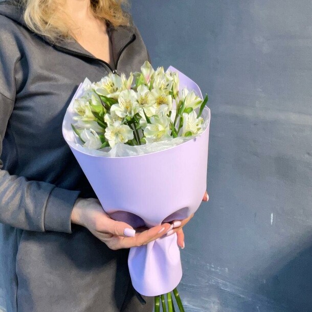 Букет альстромерий «лето», артикул F1358790 - 2591 рублей, доставка по городу. Flawery - доставка цветов