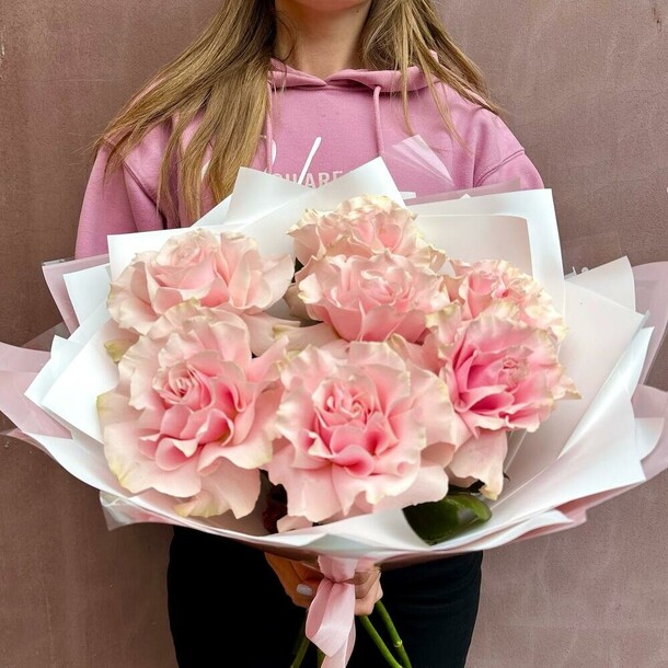 7 розовых французских роз, артикул F1359470 - 4227 рублей, доставка по городу. Flawery - доставка цветов