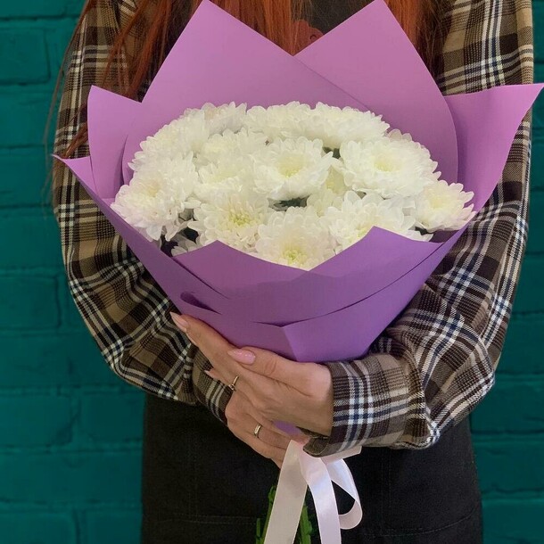 Букет из 5 хризантем, артикул F1359474 - 2882 рублей, доставка по городу. Flawery - доставка цветов