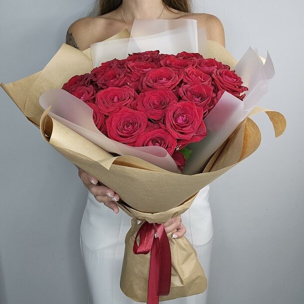 "красный бархат" с 25 роз, артикул F1359476 - 10909 рублей, доставка по городу. Flawery - доставка цветов