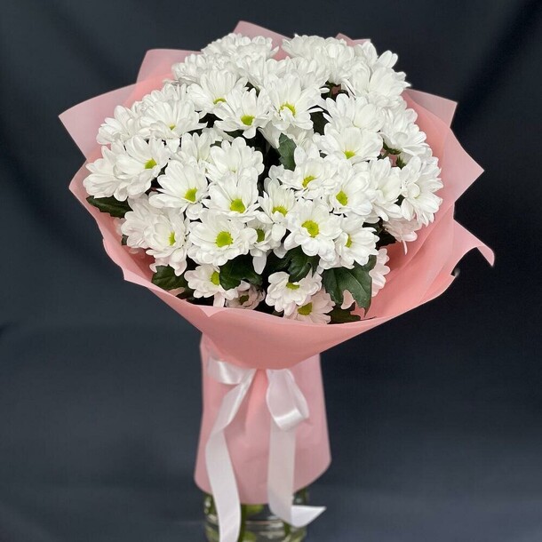 Букет ромашковых хризантем, артикул F1359501 - 3909 рублей, доставка по городу. Flawery - доставка цветов