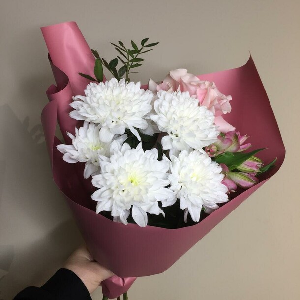 Букет комплимент для мамы, артикул F1359588 - 1973 рублей, доставка по городу. Flawery - доставка цветов