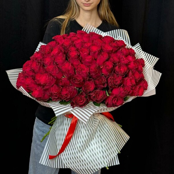 101 роза (импорт), артикул F1359602 - 46212 рублей, доставка по городу. Flawery - доставка цветов