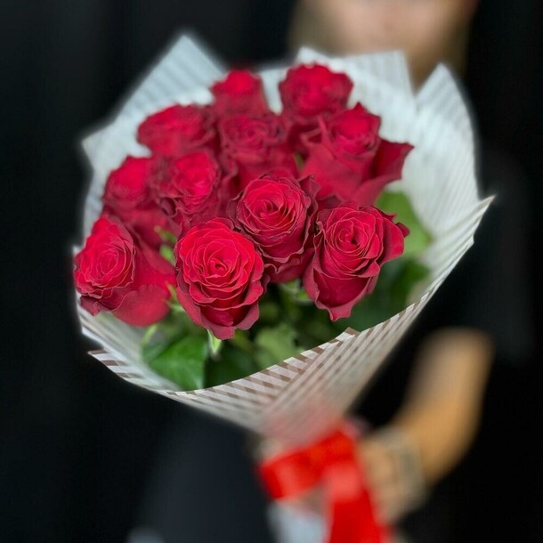 11 роз (импорт), артикул F1359604 - 4969 рублей, доставка по городу. Flawery - доставка цветов