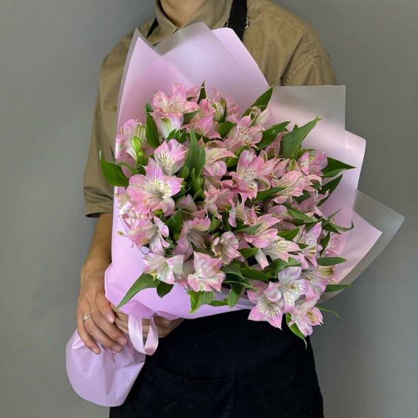 15 нежных альстромерий, артикул F1359628 - 6682 рублей, доставка по городу. Flawery - доставка цветов