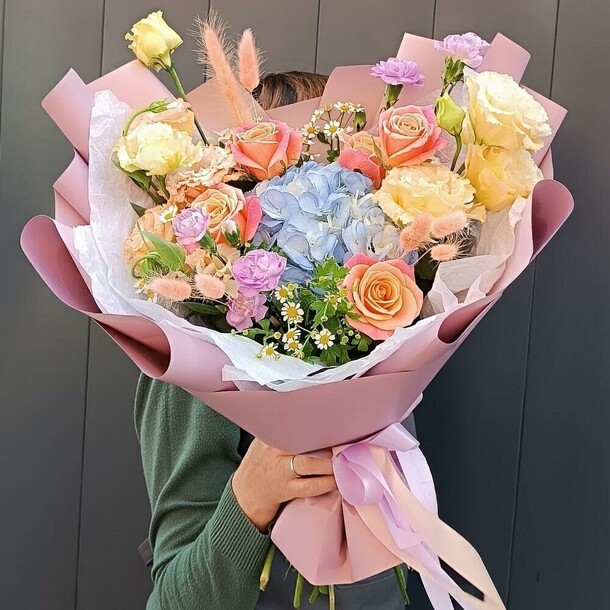 Букет авторский, артикул F1359722 - 8491 рублей, доставка по городу. Flawery - доставка цветов