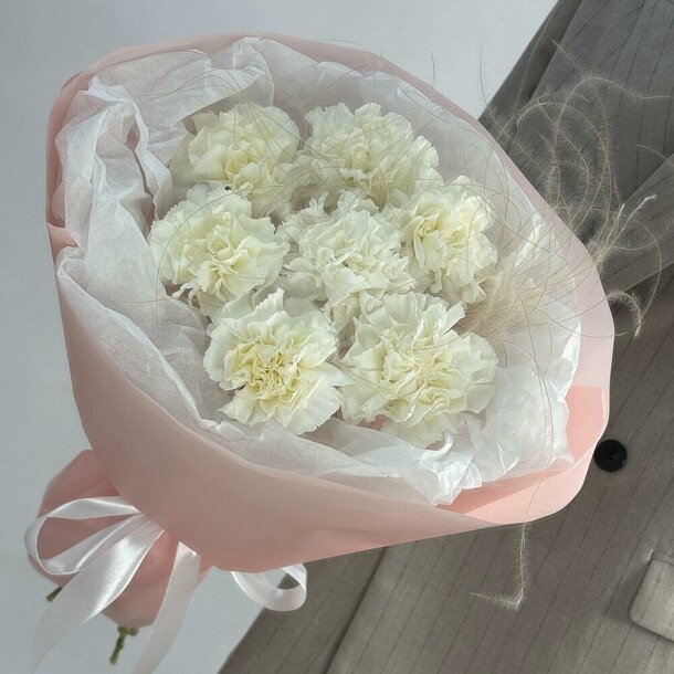 Диантусы и ковыль, артикул F1359775 - 2709 рублей, доставка по городу. Flawery - доставка цветов