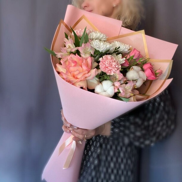 Авторский сборный букет, артикул F1359937 - 4727 рублей, доставка по городу. Flawery - доставка цветов