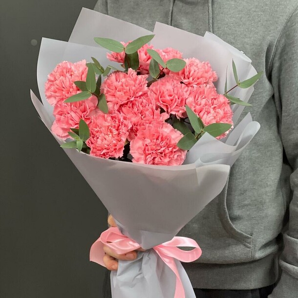 Розовые диантусы с эвкалиптом, артикул F1360291 - 4091 рублей, доставка по городу. Flawery - доставка цветов