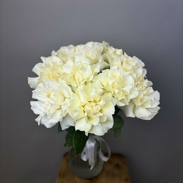 Монобукет белых французских роз, артикул F1360299 - 9000 рублей, доставка по городу. Flawery - доставка цветов