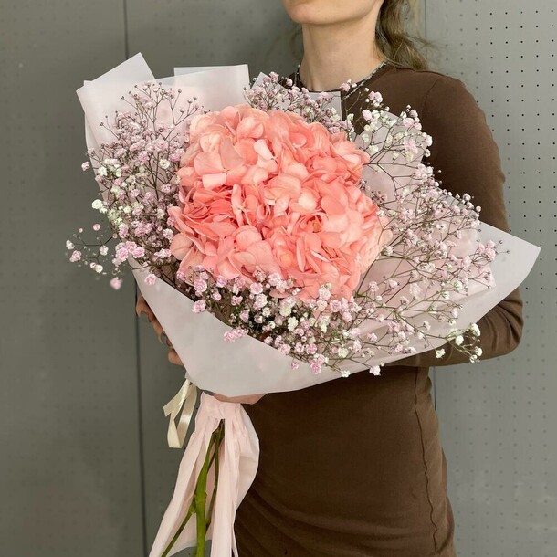 Сборный букет с гортензией, артикул F1360334 - 3545 рублей, доставка по городу. Flawery - доставка цветов