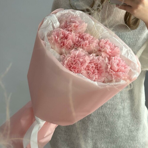 Диантусы и ковыль, артикул F1360335 - 3364 рублей, доставка по городу. Flawery - доставка цветов