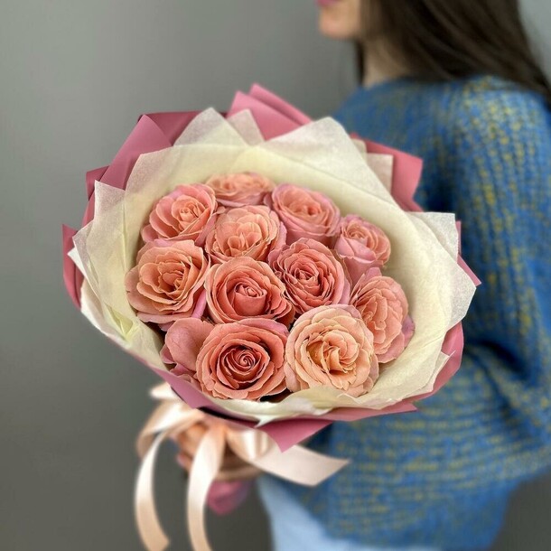 Букет из 11 роз хермоса, артикул F1360707 - 5800 рублей, доставка по городу. Flawery - доставка цветов