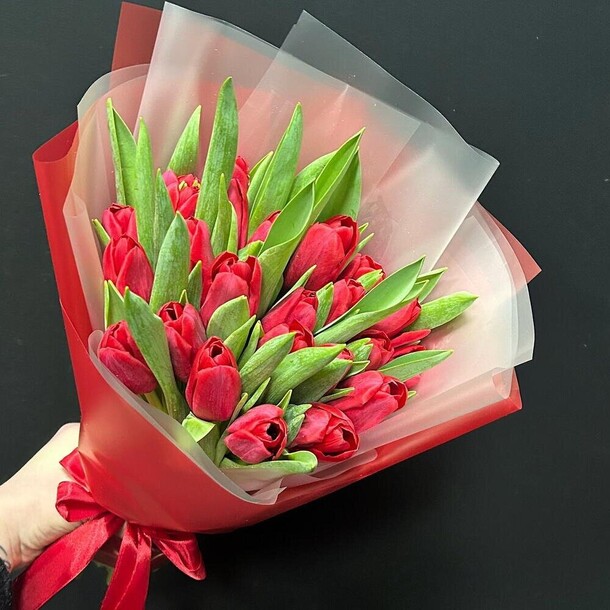 Красные тюльпаны 25шт, артикул F1533025 - 5703 рублей, доставка по городу. Flawery - доставка цветов