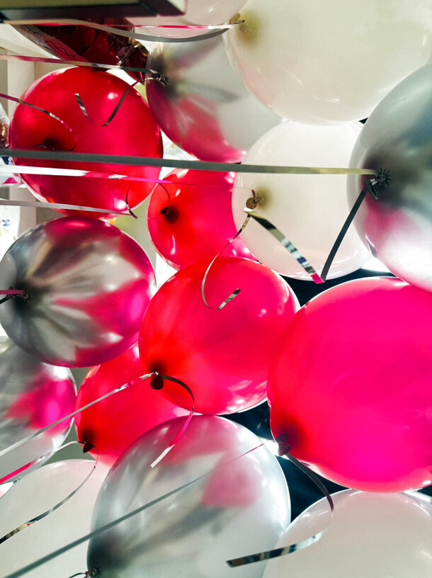 Шары яркие под потолок 25, артикул F1452202 - 5550 рублей, доставка по городу. Flawery - доставка цветов