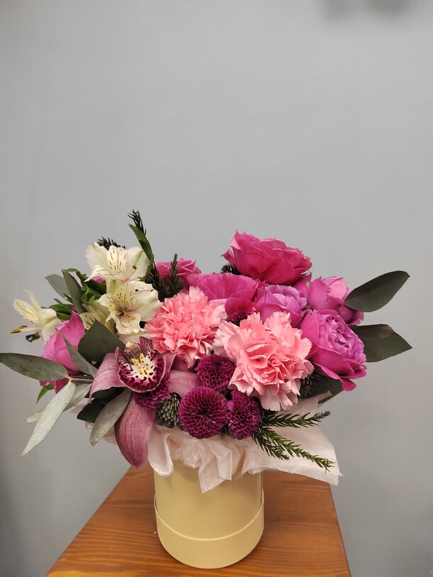 Композиция в коробке, артикул F1356246 - 2800 рублей, доставка по городу. Flawery - доставка цветов