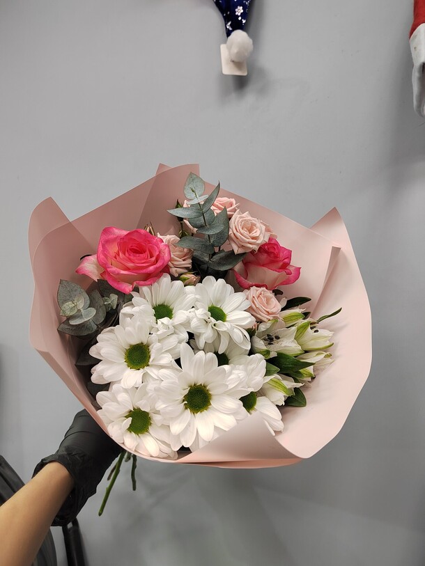 Букет комплимент, артикул F1356261 - 2900 рублей, доставка по городу. Flawery - доставка цветов