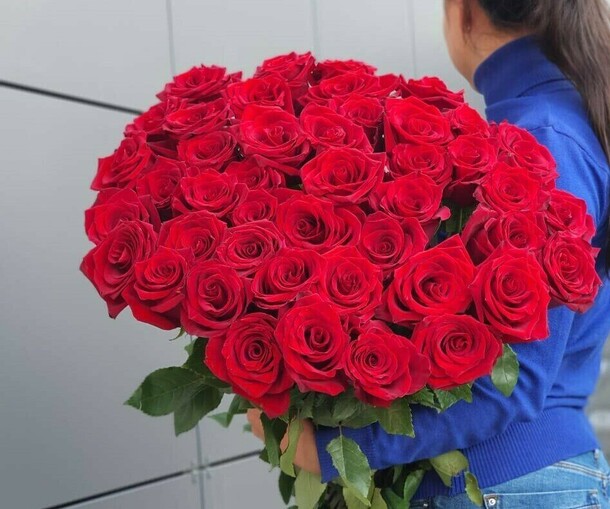 101 алая роза, артикул F1356547 - 40744 рублей, доставка по городу. Flawery - доставка цветов