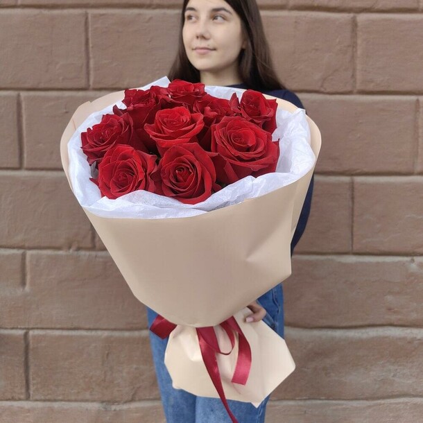 9 бордовых роз эквадор с крупным бутоном, артикул F1433700 - 5636 рублей, доставка по городу. Flawery - доставка цветов