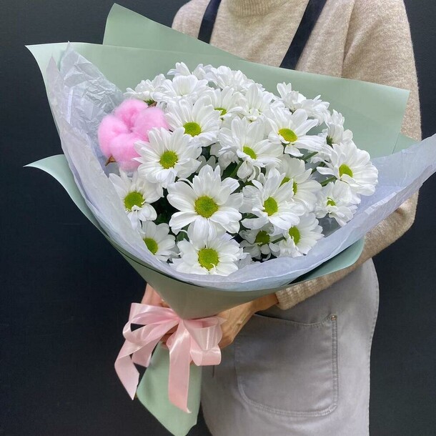 Букет «хризантема и хлопок», артикул F1445290 - 3200 рублей, доставка по городу. Flawery - доставка цветов
