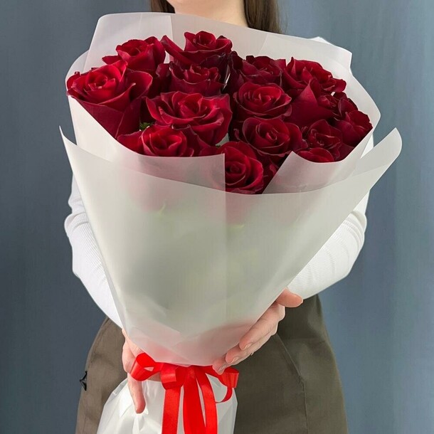 Моно букет из 15 бордовых роз эквадор♥️, артикул F1448692 - 8364 рублей, доставка по городу. Flawery - доставка цветов