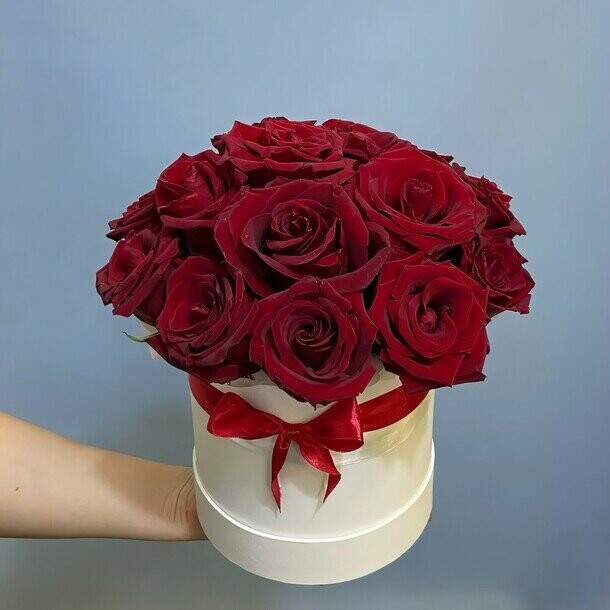 Коробочка с красными розами, артикул F1454010 - 10525 рублей, доставка по городу. Flawery - доставка цветов