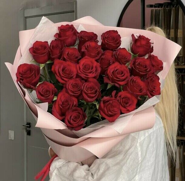 25 красные розы букет, артикул F1454343 - 12909 рублей, доставка по городу. Flawery - доставка цветов