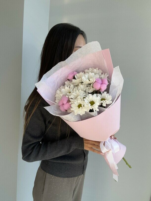 Хризантемы ромашки, артикул F1454385 - 3135 рублей, доставка по городу. Flawery - доставка цветов