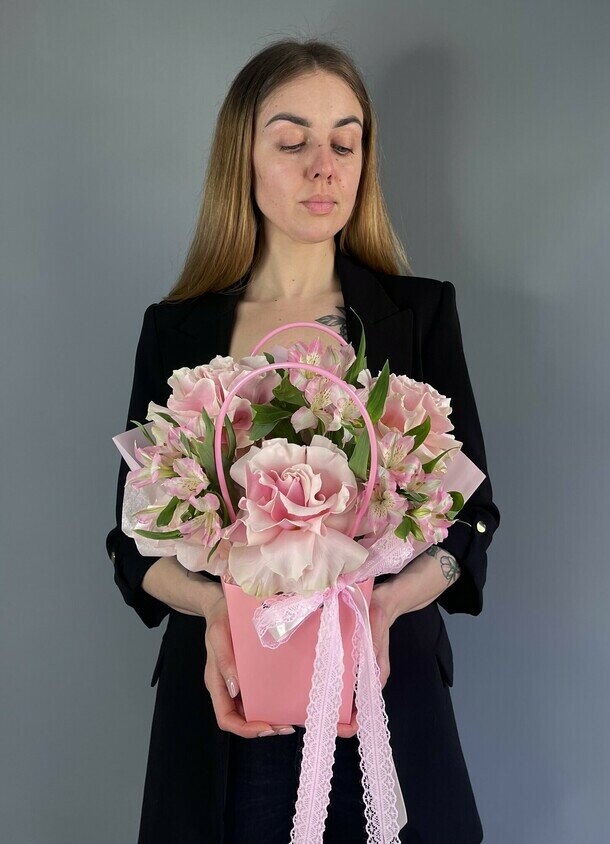 Сумочка с французкой розой 🌸, артикул F1454732 - 3750 рублей, доставка по городу. Flawery - доставка цветов