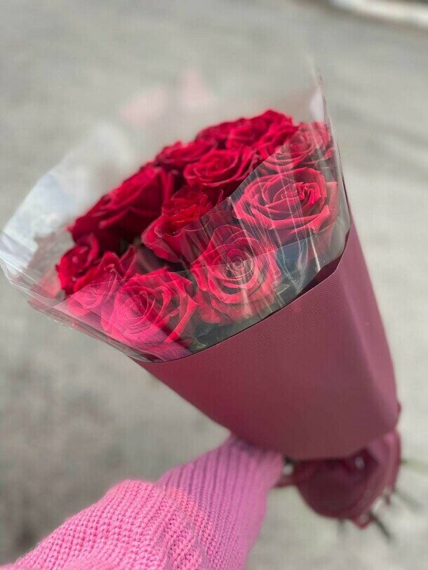 15 красных роз, артикул F1457114 - 8364 рублей, доставка по городу. Flawery - доставка цветов