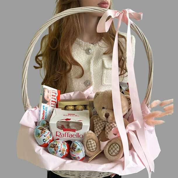 Корзина киндер розовая, артикул F1526090 - 8700 рублей, доставка по городу. Flawery - доставка цветов