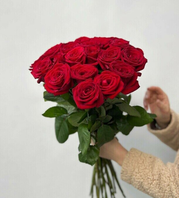 Букет из 25 красных роз,, артикул F1534029 - 12273 рублей, доставка по городу. Flawery - доставка цветов