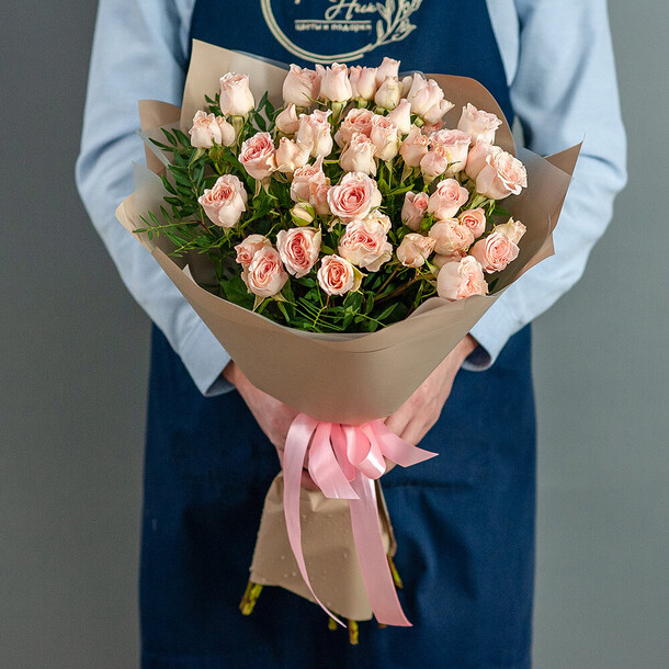 Букет нежной кустовой розы, 1133, артикул F1068064 - 4290 рублей, доставка по городу. Flawery - доставка цветов