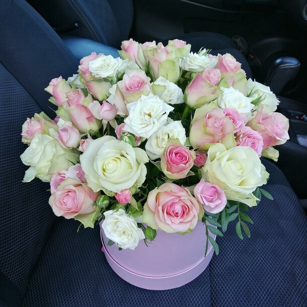 Розы в шляпной коробке, 1278, артикул F1068106 - 9110 рублей, доставка по городу. Flawery - доставка цветов