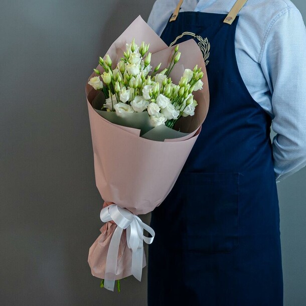 Букет нежной эустомы, 1102, артикул F1068117 - 5660 рублей, доставка по городу. Flawery - доставка цветов