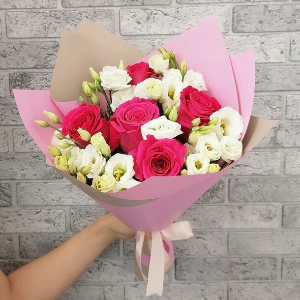 Букет из роз и эустомы, 1292, артикул F1110344 - 6090 рублей, доставка по городу. Flawery - доставка цветов