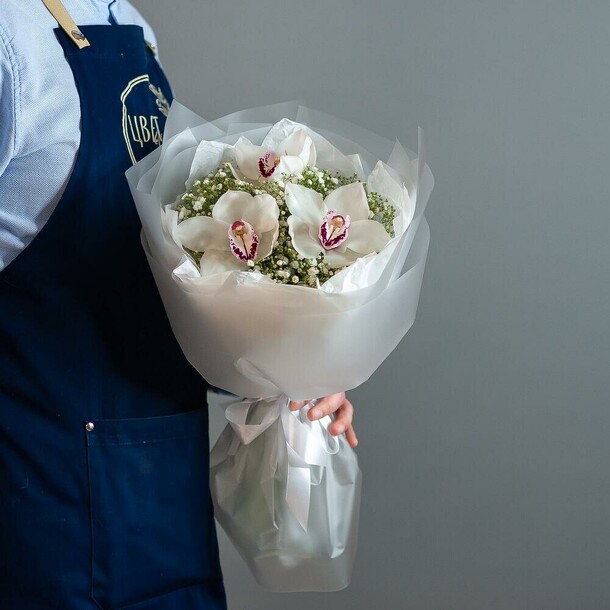 Букет из орхидей и гипсофил, 1301, артикул F94949 - 2640 рублей, доставка по городу. Flawery - доставка цветов