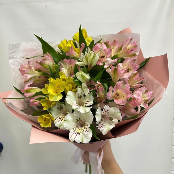 Альстромерии микс 7 шт, артикул F1373846 - 3245 рублей, доставка по городу. Flawery - доставка цветов