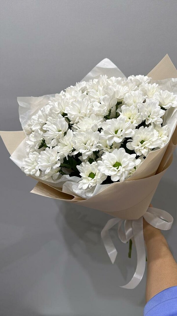 5 хризантем в фоамиране, артикул F1432005 - 2350 рублей, доставка по городу. Flawery - доставка цветов