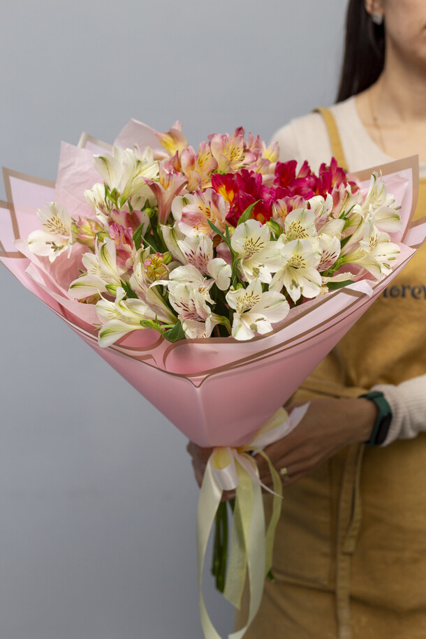 Florever 009. Букет из альстромерии разных цветов микс, артикул F1411369 - 2300 рублей, доставка по городу. Flawery - доставка цветов