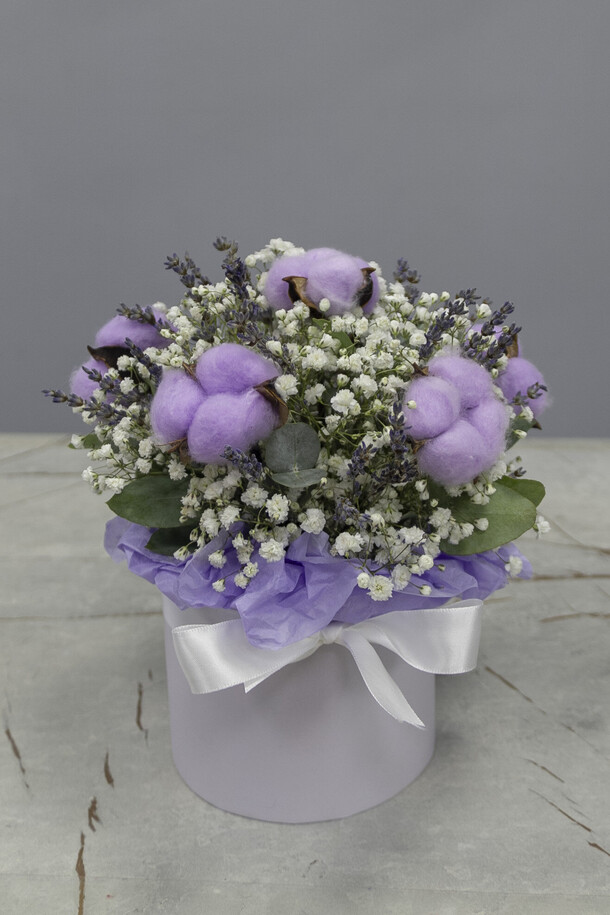 Гипсофила и хлопок в цилиндре, артикул F1447508 - 1950 рублей, доставка по городу. Flawery - доставка цветов