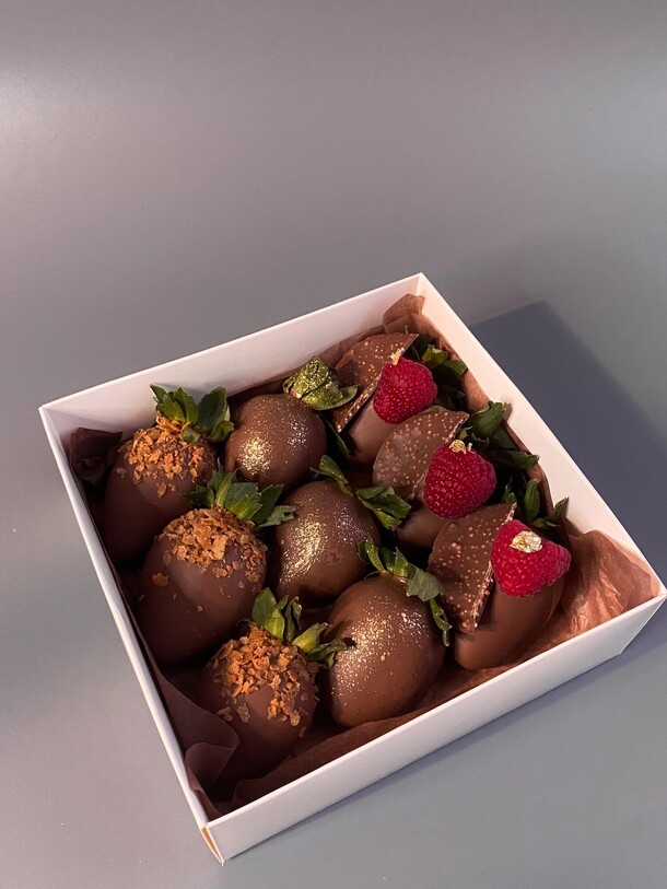 Клубничное счастье, артикул F1364249 - 2150 рублей, доставка по городу. Flawery - доставка цветов