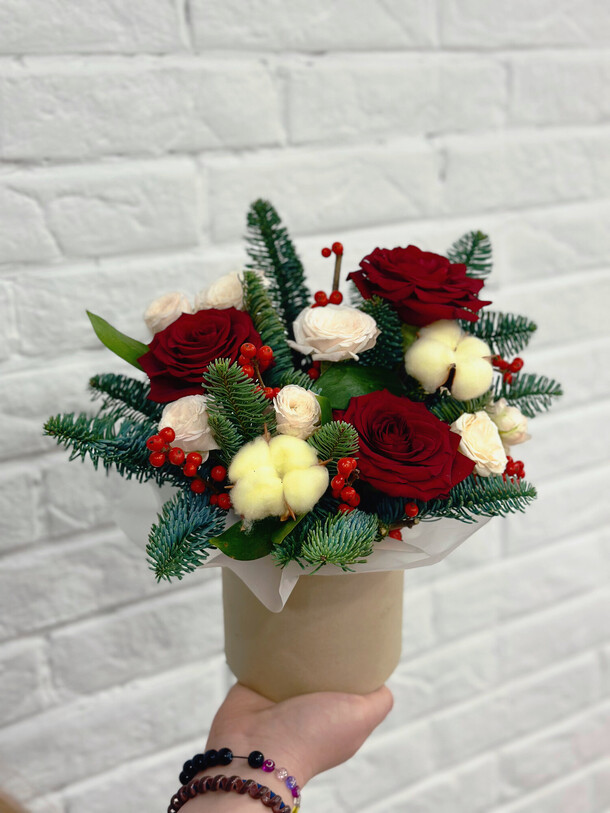 Новогодняя композиция, артикул F1357590 - 2750 рублей, доставка по городу. Flawery - доставка цветов
