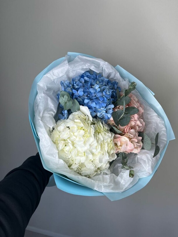 Гортензии и эвкалипт, артикул F1397992 - 3100 рублей, доставка по городу. Flawery - доставка цветов