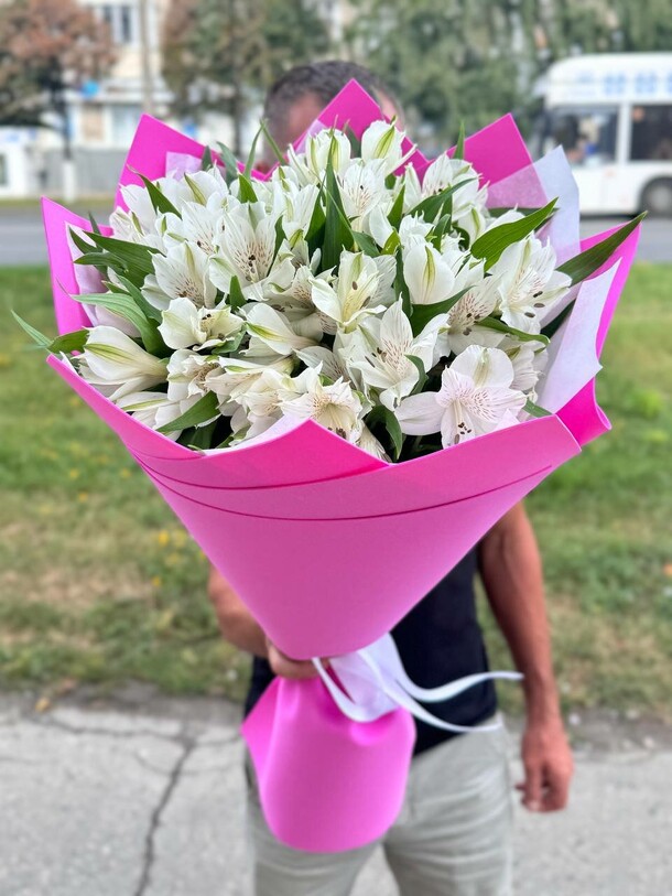 Букет из белых альстромерии, артикул F1451513 - 3549 рублей, доставка по городу. Flawery - доставка цветов