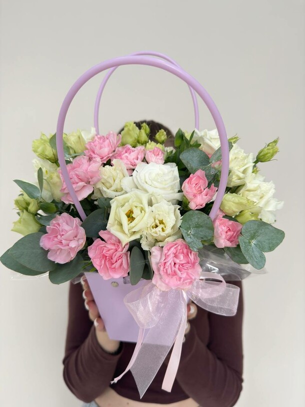 Комплимент из стойких цветов, артикул F1451516 - 2100 рублей, доставка по городу. Flawery - доставка цветов