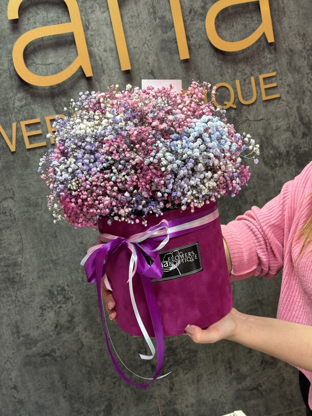 Коробка с гипсофилой, артикул F1359022 - 5445 рублей, доставка по городу. Flawery - доставка цветов